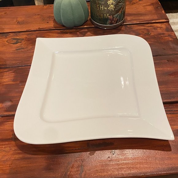 White Plate Set - Picture 5 of 8